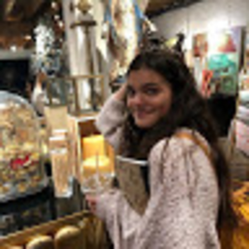 Meet your Posher, Camila
